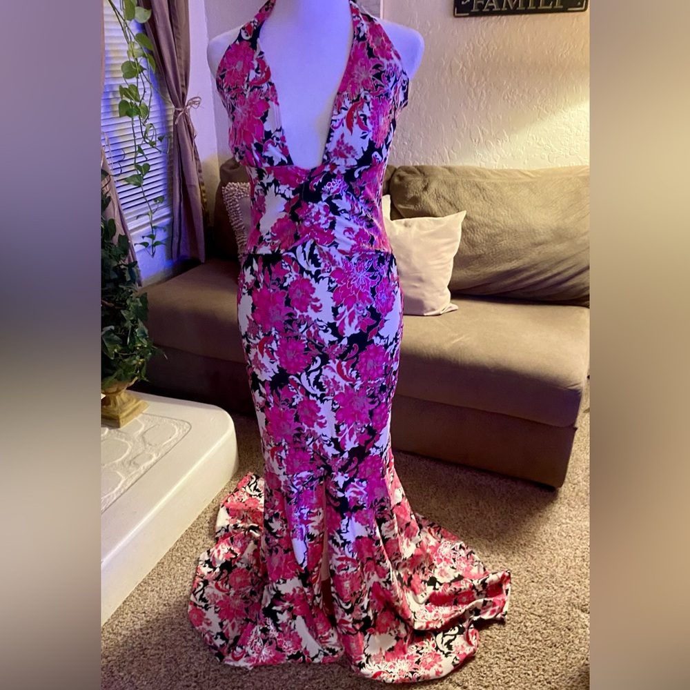 Elegant Pink Floral Halter Designer Dress 🌺 - Picture 6 of 11